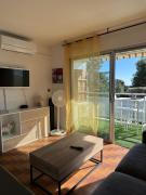 Beau studio climatisé face à la mer