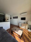 Beau studio climatisé face à la mer