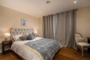 Pass the Keys Stylish Central St Albans Flat with Free Parking