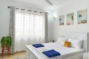 Nyali 1 BR Apt, 43 inch Smart TV, Hot shower- Gold House