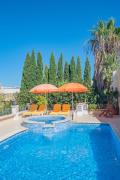 Central villa flatlet with pool - free parking and WiFi