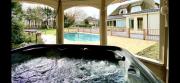 Beautiful American style villa with heated Pool and Jacuzzi