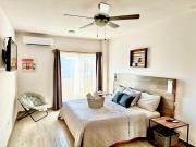 Departamento grande y centrico, con 3 recámaras y 2 baños completos.