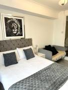 "Bright & Spacious" 3 BR flat by Kings cross, St Pancras station!!!!64 "Bright & Spacious" 3 BR flat by Kings cross, St Pancras station!!!!64