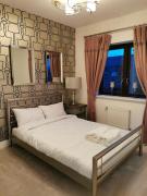 Riverside Cockatoos Cottage Charming 3 Bed Retreat for up to 10 Guests