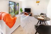 1 Bedroom Gem with Hagley Park at your doorstep