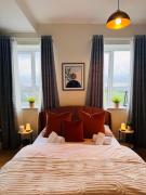 Finnstown Hall- private room in shared apartment with the Host Finnstown Hall- private room in shared apartment with the Host