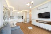 Golden Apartment Prestige with Parking in Warsaw Bemowo