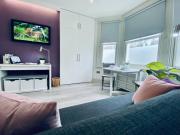 Apt 07 Beachside Beauty Central Studio Steps from Cafes