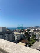 Apartamento novo,uma quadra praia de Bombas com piscina aquecida