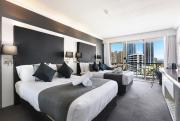 NEW Stunning Central Surfers Studio Apartment.