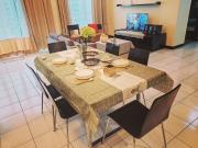9 Seri Bukit Ceylon 5 minutes to Alor Street KLCC Bukit Bintang 2R2B 8 pax