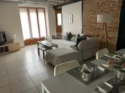 Jolie maison avec cheminée, à la campagne