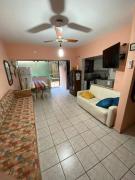 Três praias para ir a pé Térreo 2 vagas de estacionamento Ar Condicionado