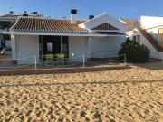 Chalet sobre la playa ,