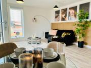 Hessian Lounge -Wyndale- Central 2BR WParking