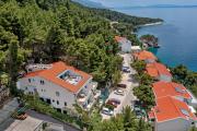 Apartments by the sea Brela, Makarska - 22844