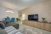 Modern & Central Two Bed - Balluta Bay - Sleep 6