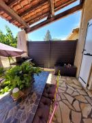 Maison de charme à Autignac avec vue sur jardin et montagne