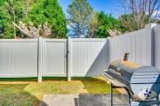 Cozy Greensboro Townhome with Community Pool and Grill