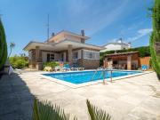 Casa con piscina privada y wifi a 300m de playa, se admiten mascotas, parking. 8 pers. - ES-325-6