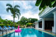 Golden Golf Garden Pool Villa