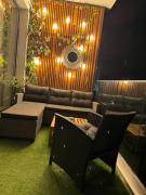 Cathedral Uptown-Urban Comfort with Balcony