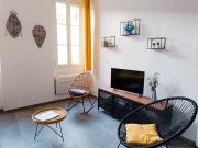 Grand 2 pièces rénové climatisé, vieil Antibes, proche port