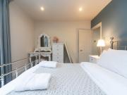 Unique House in a Picturesque Greenwich Street - Pass the Keys