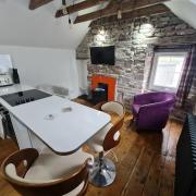 Ness City Cottage - Attic Apartment