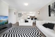 Walk to Coogee Beach Apartment Retreat
