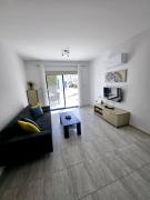 Marina Gardens, delightful 2 bedroom apartment