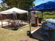 Casa 2 quartos e sala com cozinha e banheiro de FRENTE pro RIO em Caraguagautatuba Porto Novo 900 metros da Praia