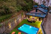 StayVista at Paris Villa with Pvt Outdoor Heated Pool in Kasauli