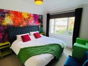 Entire Stylish Colourful Two Bed Flat in Clifton