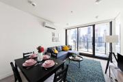 A Cozy 2BR Apt Near Melbourne Central City Views
