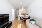 Spotless 1BR, Quick City Link by HM