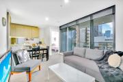 Comfy 2BR Apt Near Southern Cross with City Views