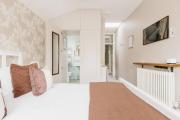 Luxury King-Bed EnSuite with Tranquil Garden Views