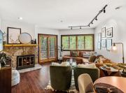 Gorgeous 1BR Steps From Lifts with Private Hot Tub