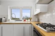 Stylish Central 2BR Flat Bridge Views