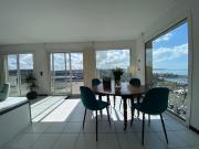 Maison vue mer, port et ville