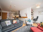 London Apartment near Tower Bridge and Tube - Pass the Keys