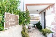 Julias Holiday House