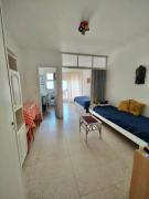 A dos cuadras del Mar y de Guemes