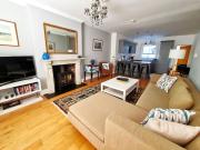 The Old School House - Parking & Close to City