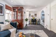Charming 3-Bedroom London Townhouse Balcony