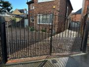 Large 2-bedroom maisonette with free parking