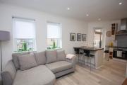 Bright Central Flat with Balcony and Free Parking
