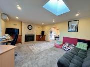 Tranquil Sunlit Retreat close to CBD and Airport